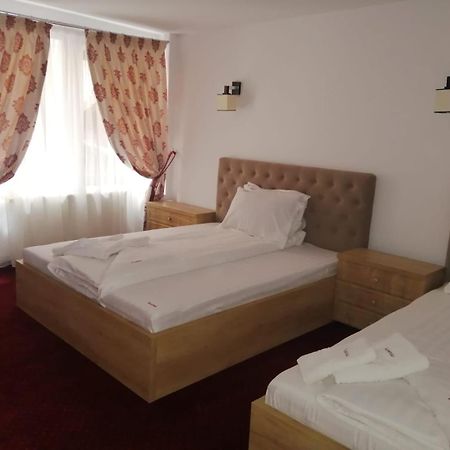 Pensiunea Rosenau Rîşnov Ngoại thất bức ảnh